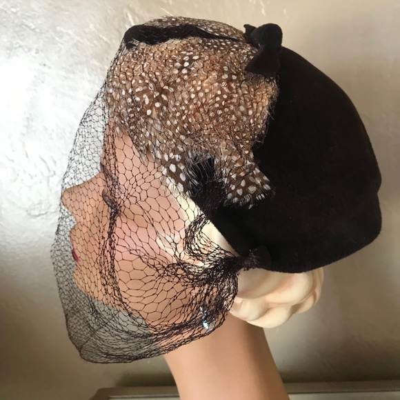 LOVELY 1950s\' BROWN VELOUR JULIET CAP WITH FEATHERS AND FULL SPIDER VEIL main image 8